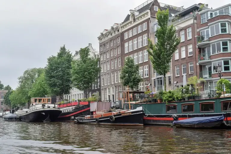 Realistische sfeerfoto van het centrum van Drachten, zonder tekst in beeld.